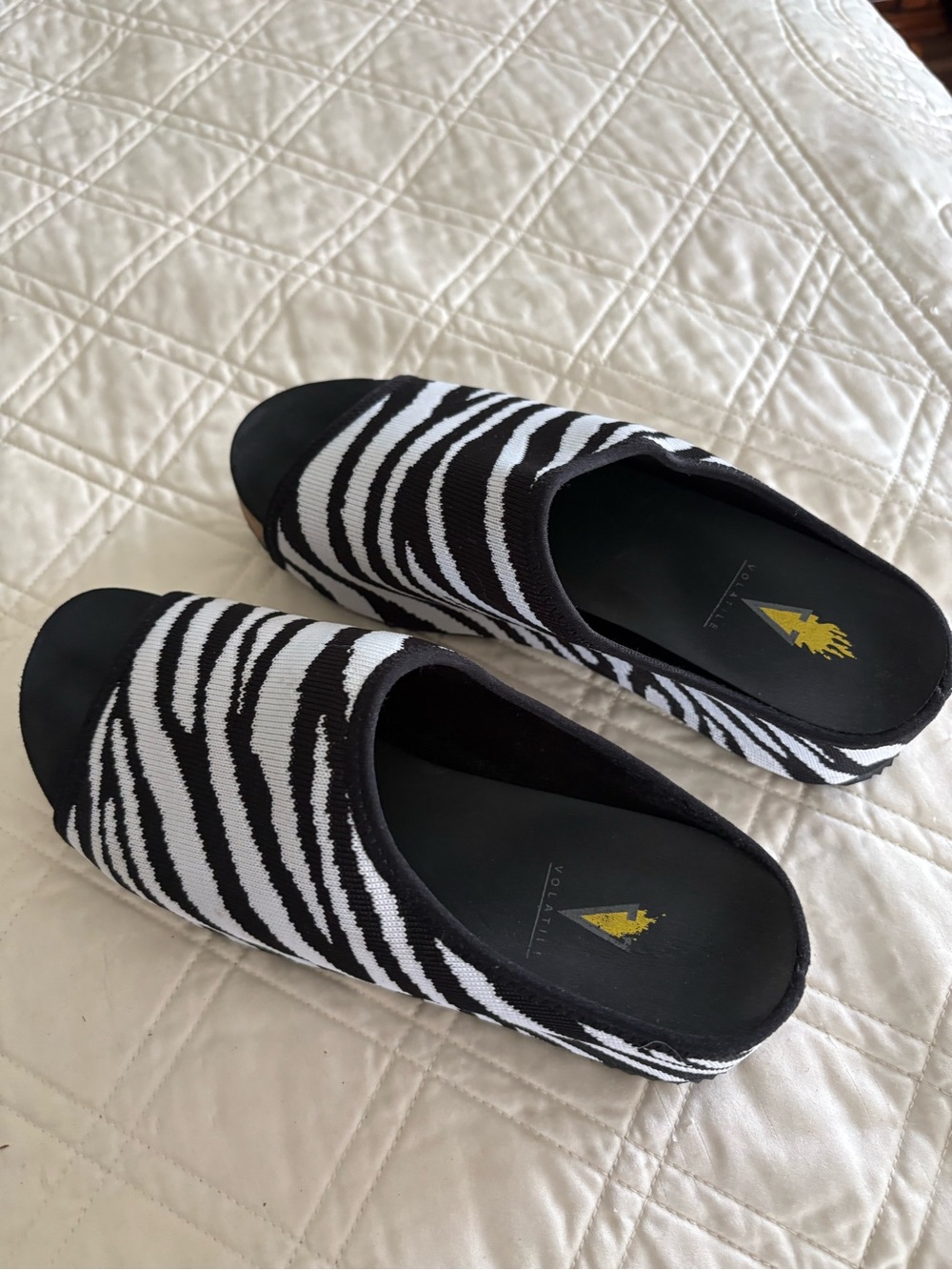 Volatile Black & White Zebra Knit Slip-On Women's Shoes WORN ONCE